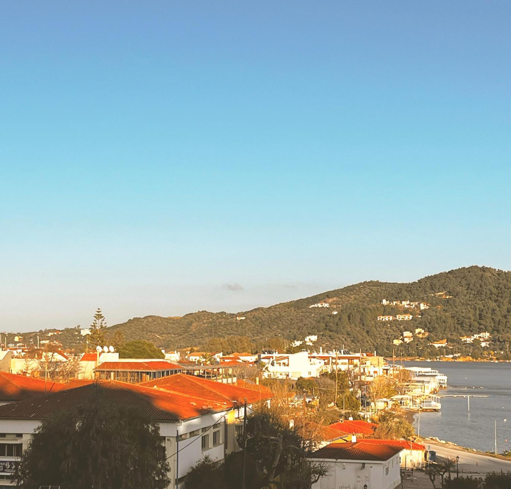 Lucy'S Guest House Skiathos Town Exterior photo